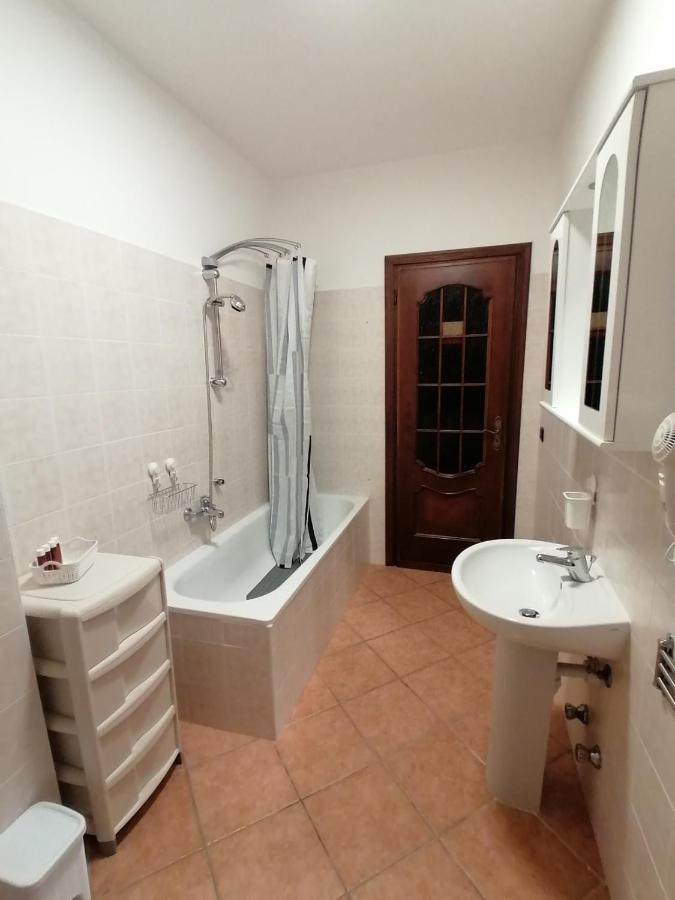Amo' Le Langhe Bed & Breakfast Narzole ภายนอก รูปภาพ