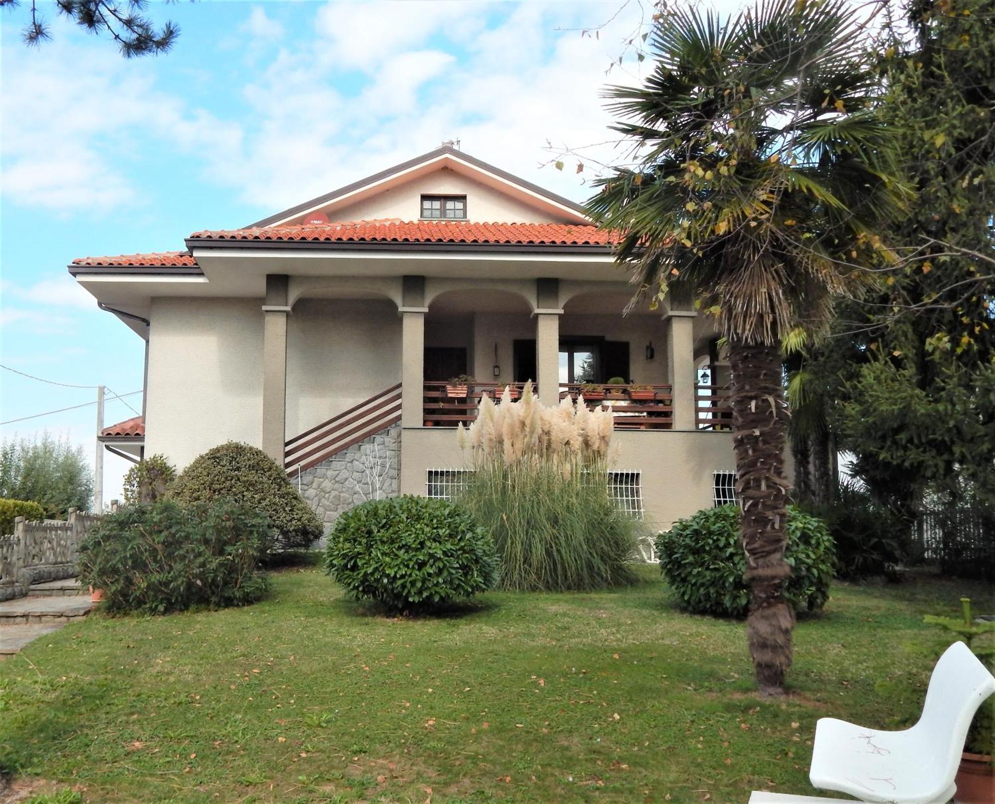 Amo' Le Langhe Bed & Breakfast Narzole ภายนอก รูปภาพ